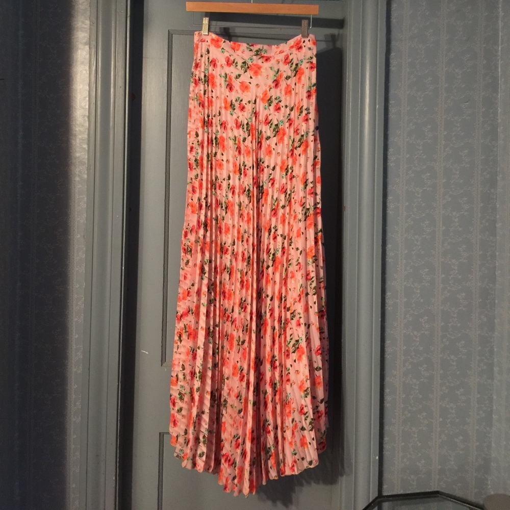 Pleated peach floral maxi. Beautiful!