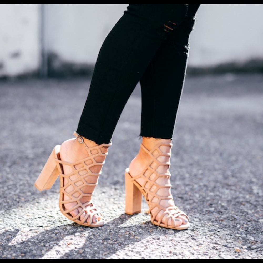 SOLD! 🌟Steve Madden Cage Sandals🌟