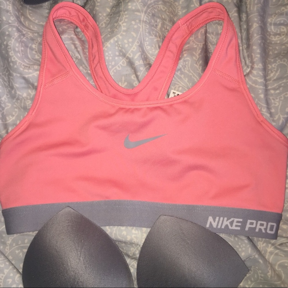 SOLD* S Nike Pro -Coral