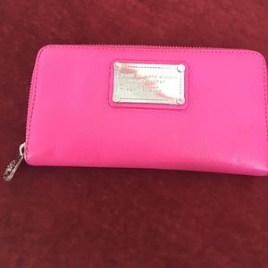 ❌SOLD❌Hot pink Marc Jacobs Wallet