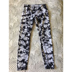 Lululemon sz 8 Wunder Under Shibori pants
