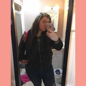 Meet your Posher, Alexis