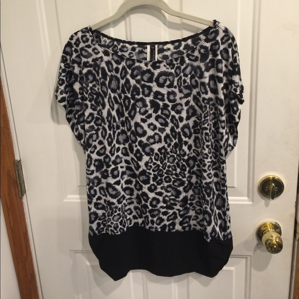 Rendezvous Leopard Print Top Large NWOT