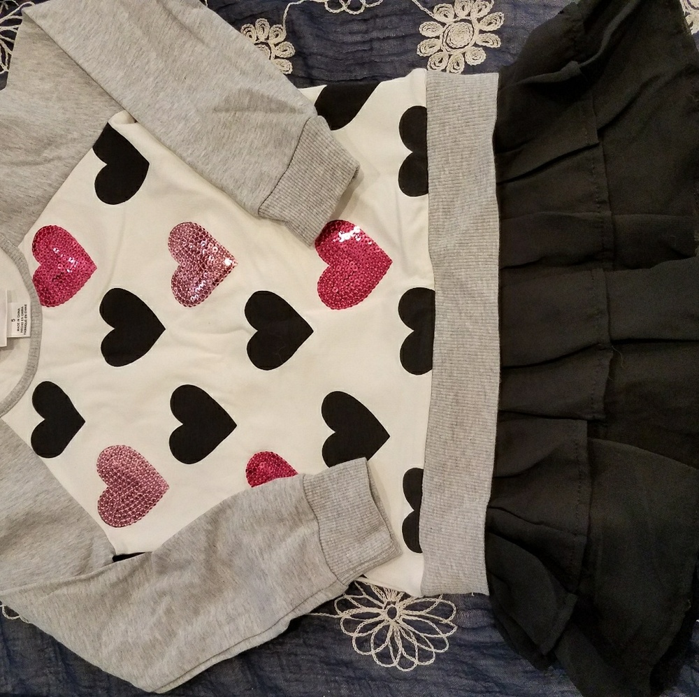Sweatshirt top with shear black ruffle at bottom