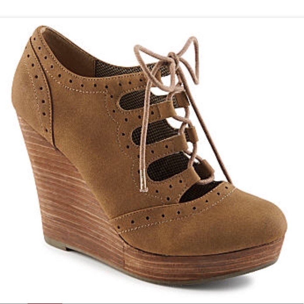 Restricted Cognac Laura Wedge Pump