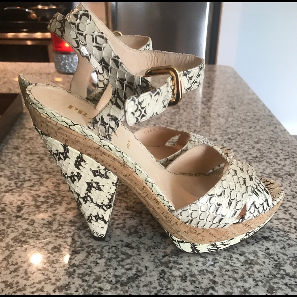 Prada!! - Picture 2 of 4