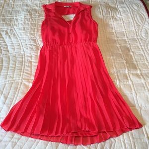 American Eagle coral pleated sleeveless dress