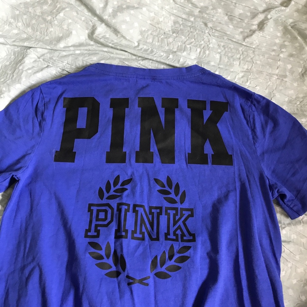 NWT VS Pink vneck