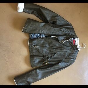 Leather jacket with cuffs