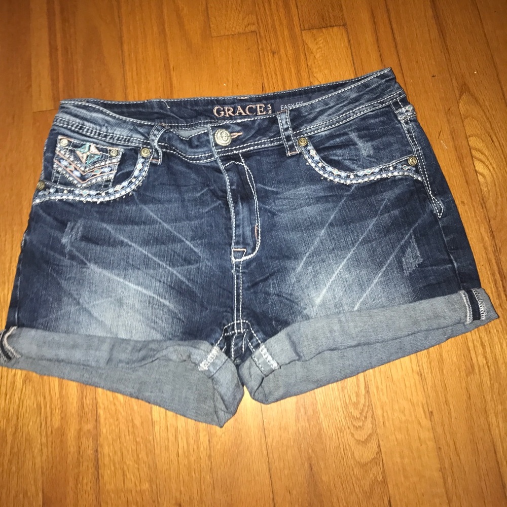 GRACE IN LA SHORTS