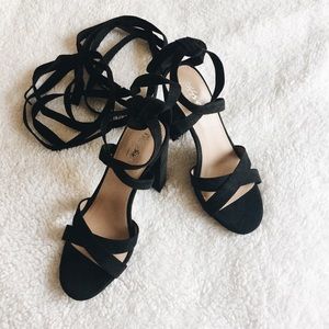 NWOT Black Mossimo Pumps