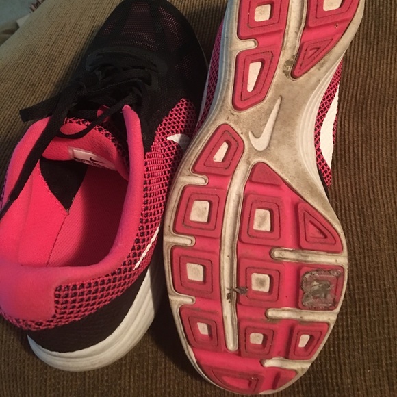 Nike sz 10 pink/black shoes EUC!! - Picture 2 of 4