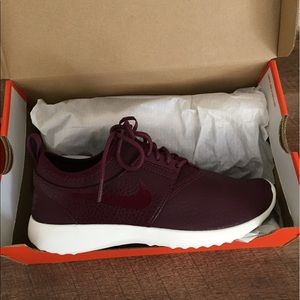 Maroon Nike juvenate shoes 6.5
