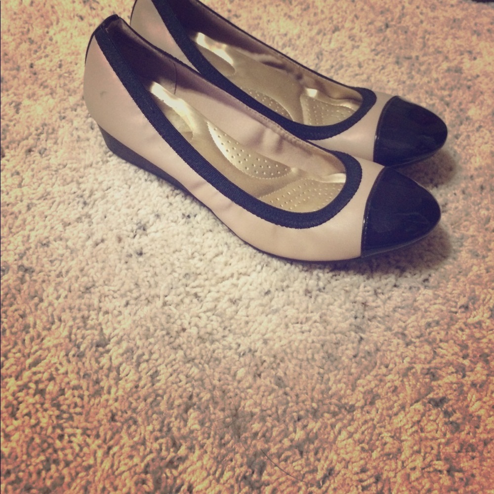 Nude and black wedges