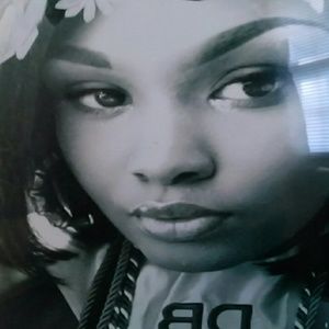 Meet your Posher, Denise