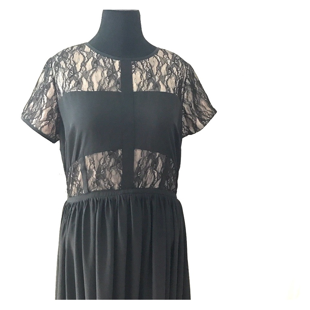 Fame and Partners Black lace bodice gown
