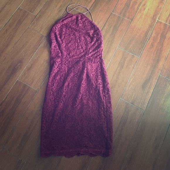 Backless laced dress - Picture 2 of 7