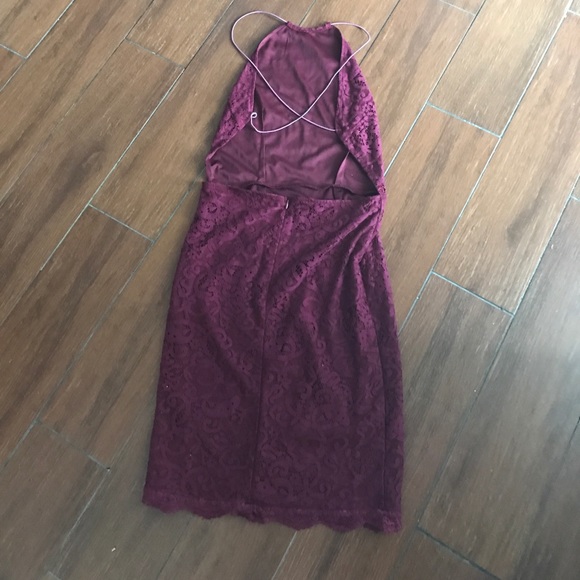 Backless laced dress - Picture 3 of 7