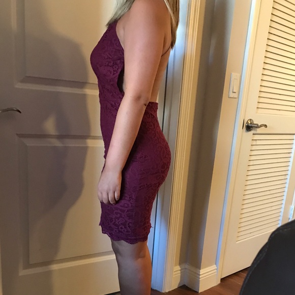 Backless laced dress - Picture 5 of 7