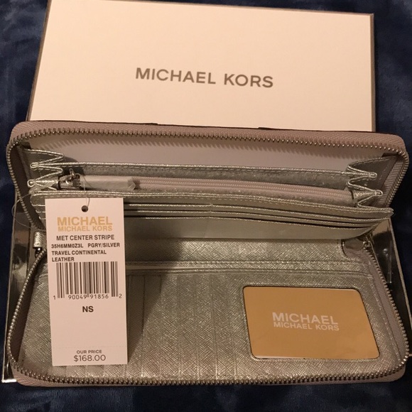 Michael Kors Clutch/Wallet - Picture 2 of 2