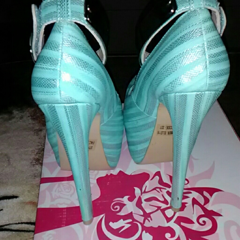 Heels - Picture 3 of 5