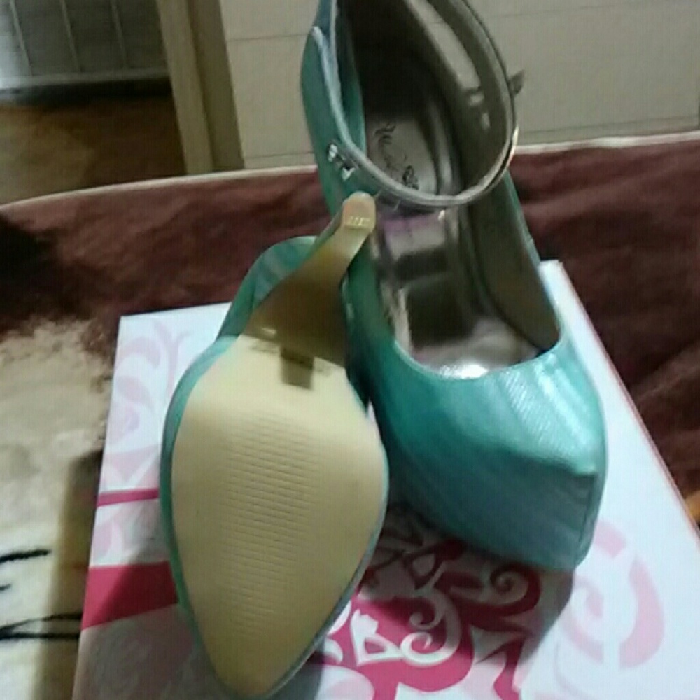 Heels - Picture 5 of 5