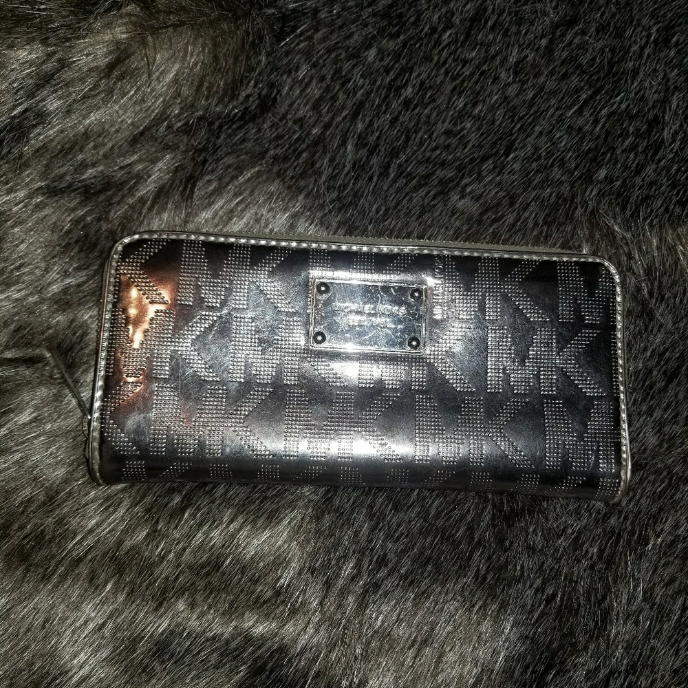 AUTHENTIC Michael Kors Wallet