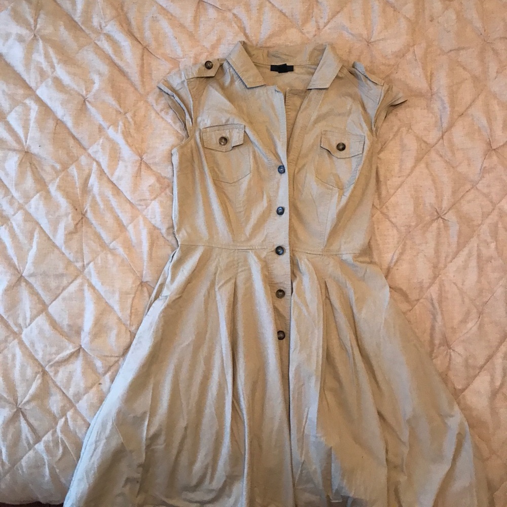 Cap sleeve khaki buttonup dress. Lightweight &cute