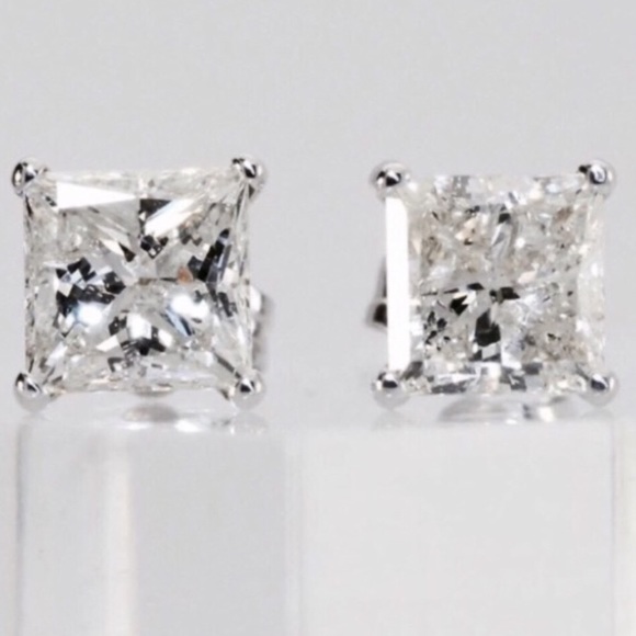 LAST ONE🌟2.0 CT Briliant Sterling Silver Studs - Picture 3 of 3