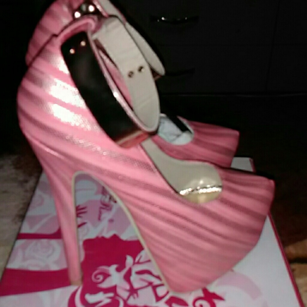 Heels - Picture 3 of 5