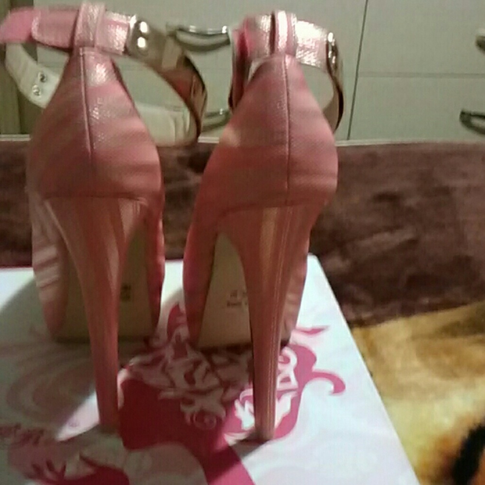 Heels - Picture 4 of 5