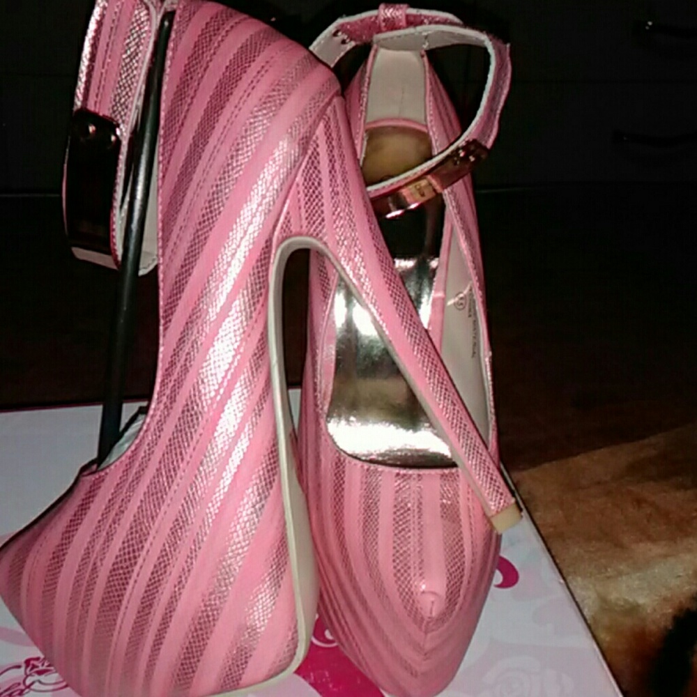 Heels - Picture 5 of 5