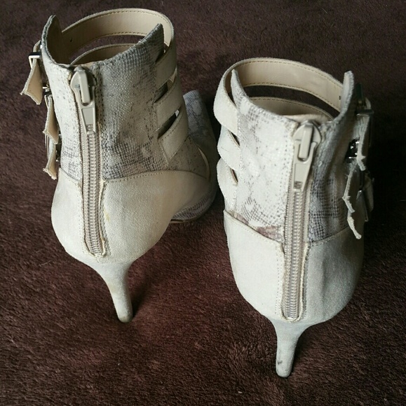 *SOLD*Jessica Simpson suede heels - Picture 4 of 7