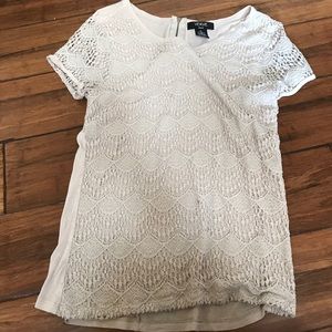 Small verve ami cream top with lace accent