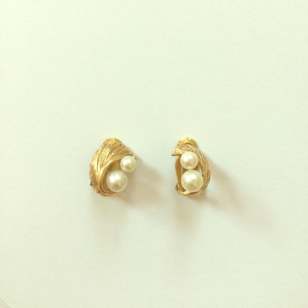 14K gold and real pearl clip on vintage earrings
