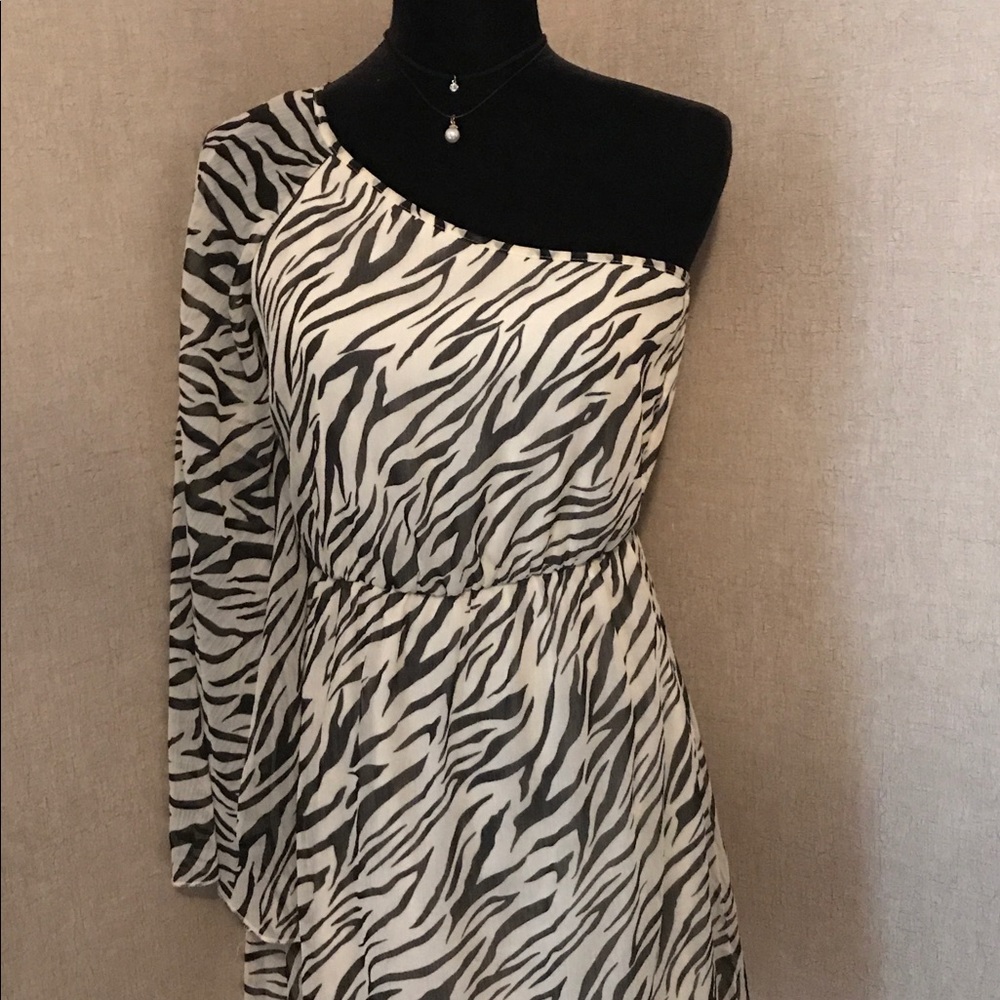 One shoulder zebra dress