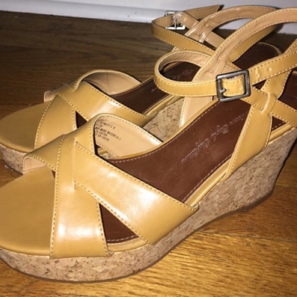 Nude wedges