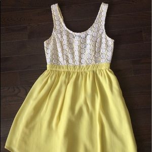 Perfect for Easter dress! 🐣