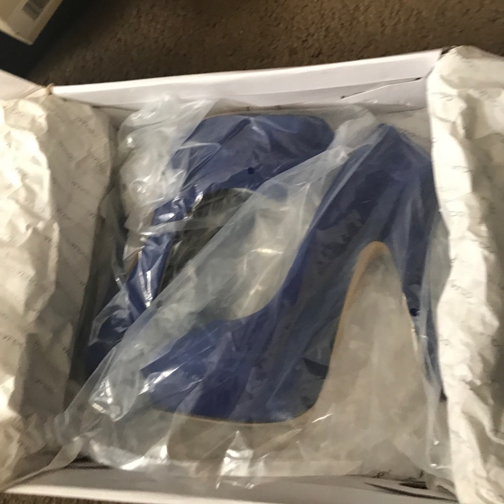 Heels - Picture 4 of 4