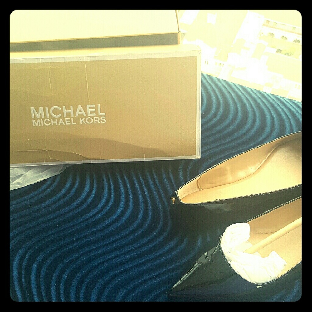 SOLD!Michael Kors Arianna patent leather flats sz8 - Picture 1 of 7