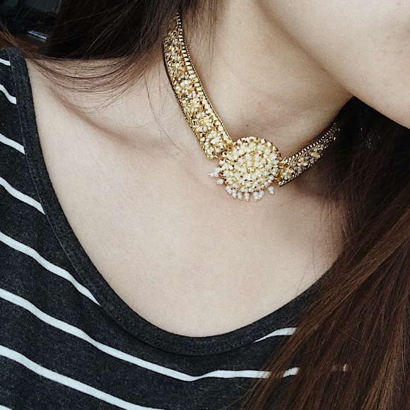 Gold choker - Picture 1 of 5