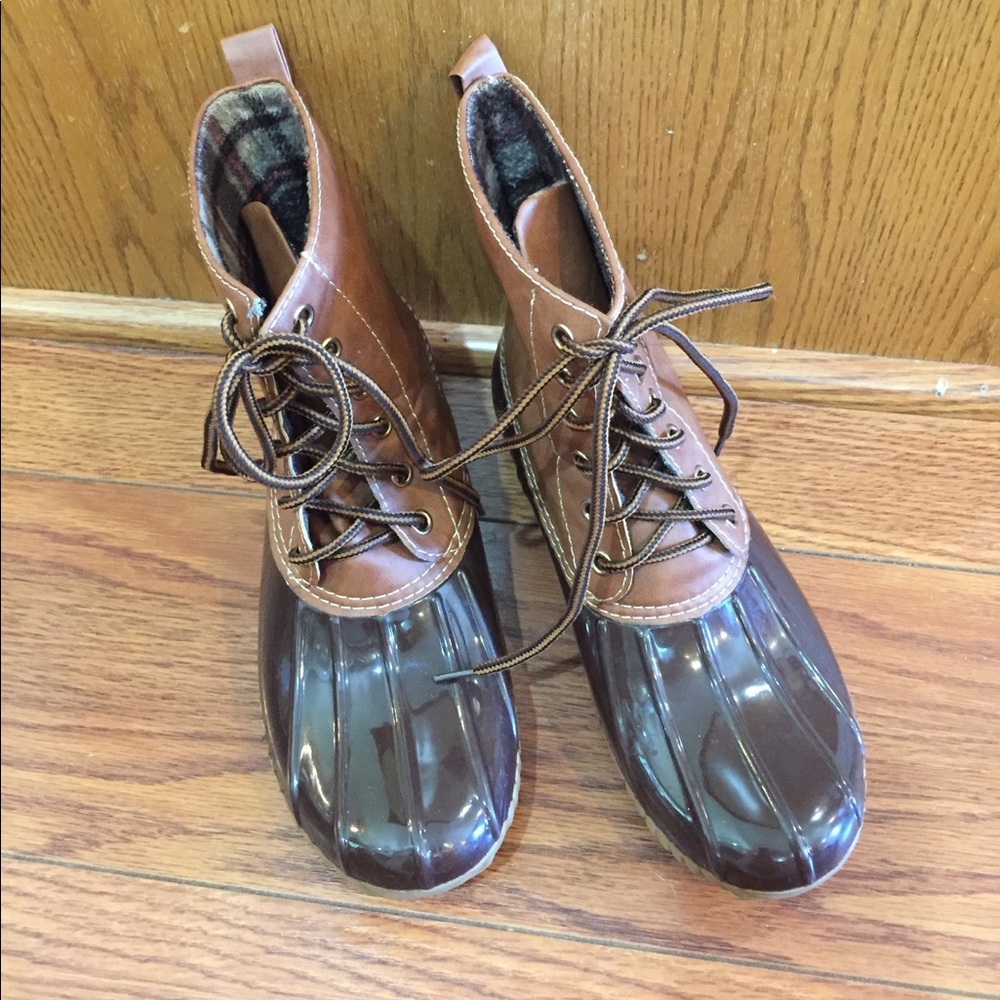 Brown rain boots fully lined