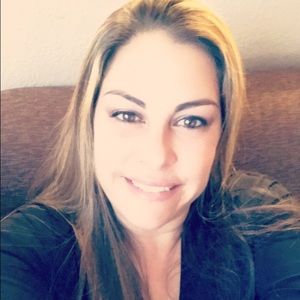 Meet your Posher, Raquel