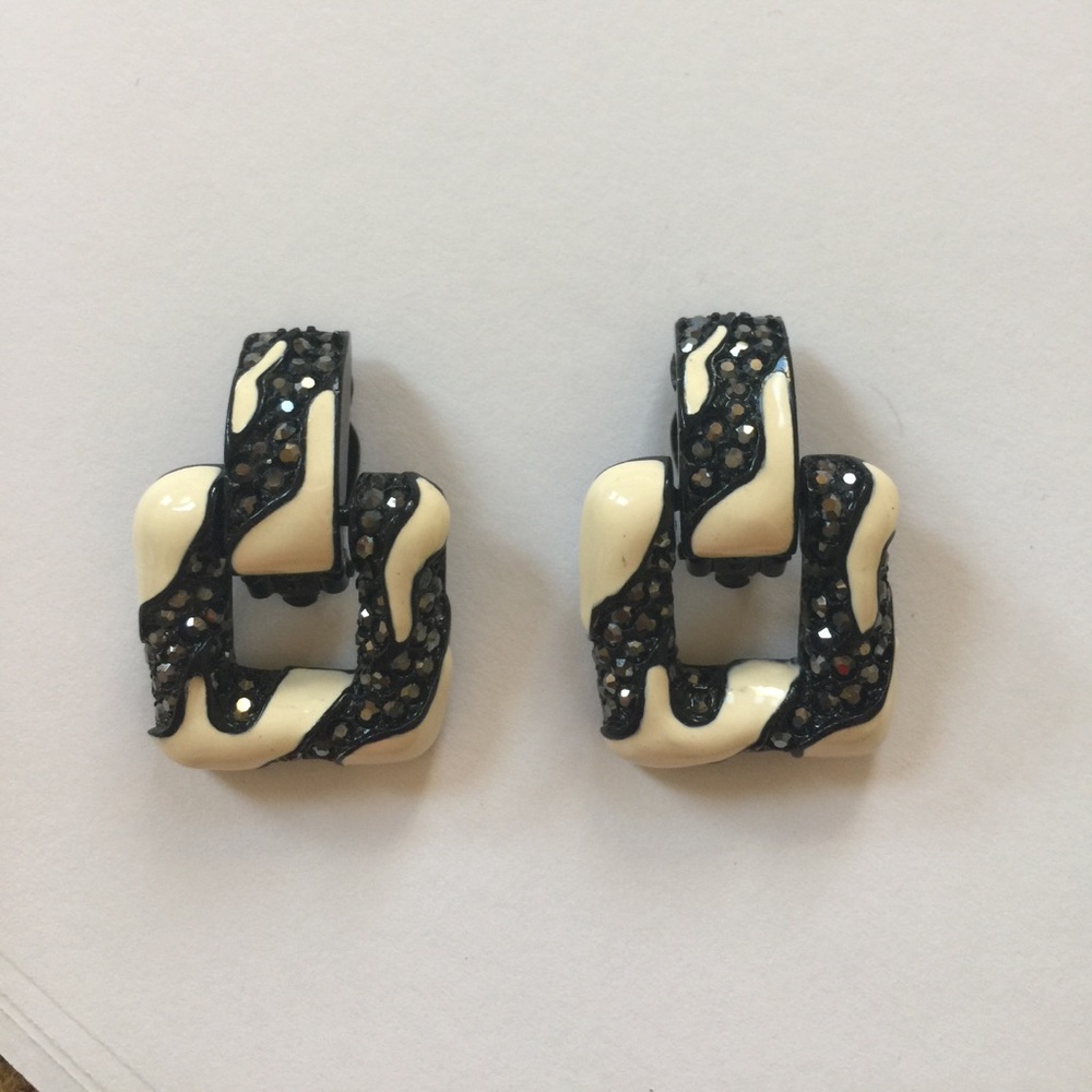 ST.JOHN vintage clip on black and white earrings