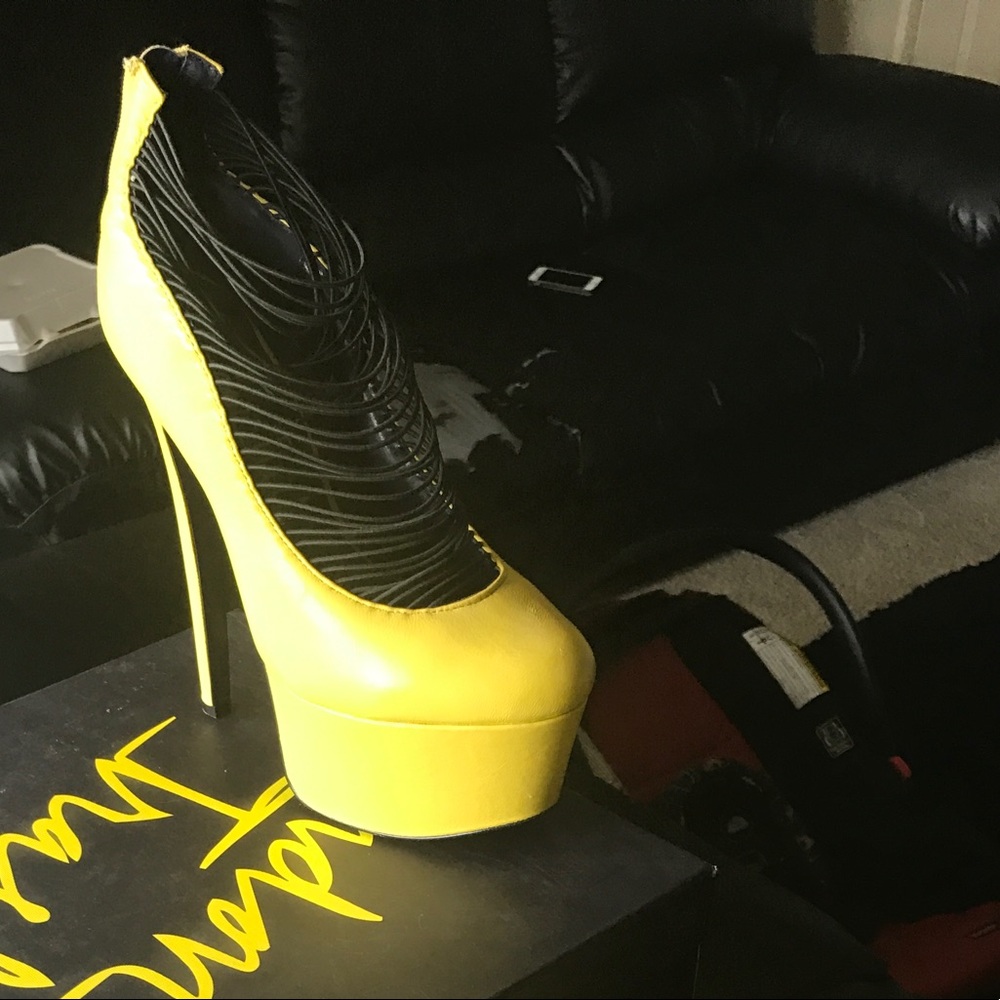 Shoes - Picture 2 of 3