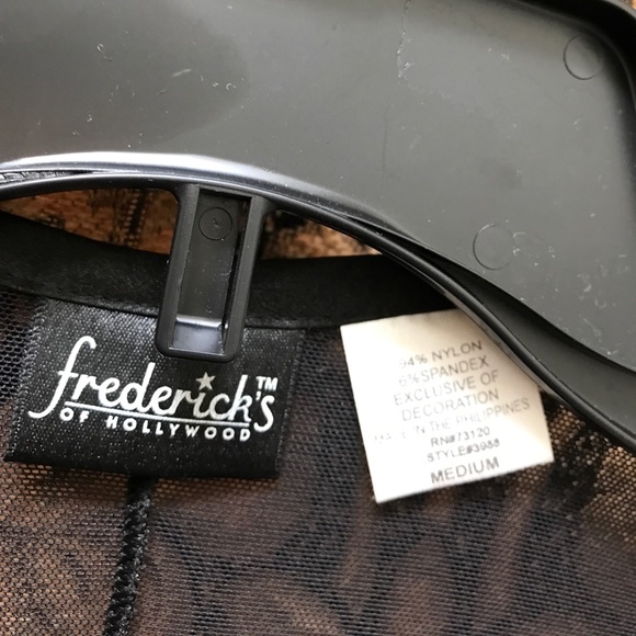 Lingerie - Picture 2 of 4