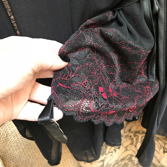 Lingerie - Picture 3 of 4