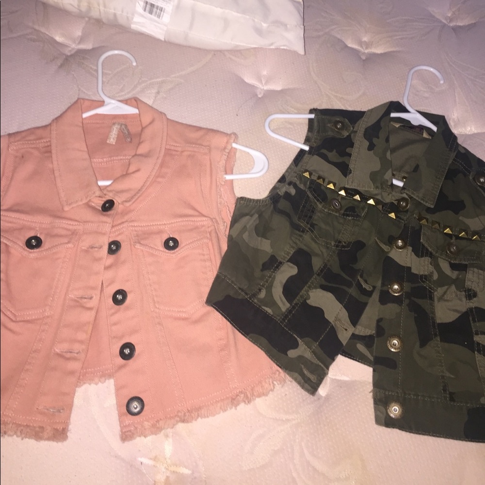 2 cute bundle vests