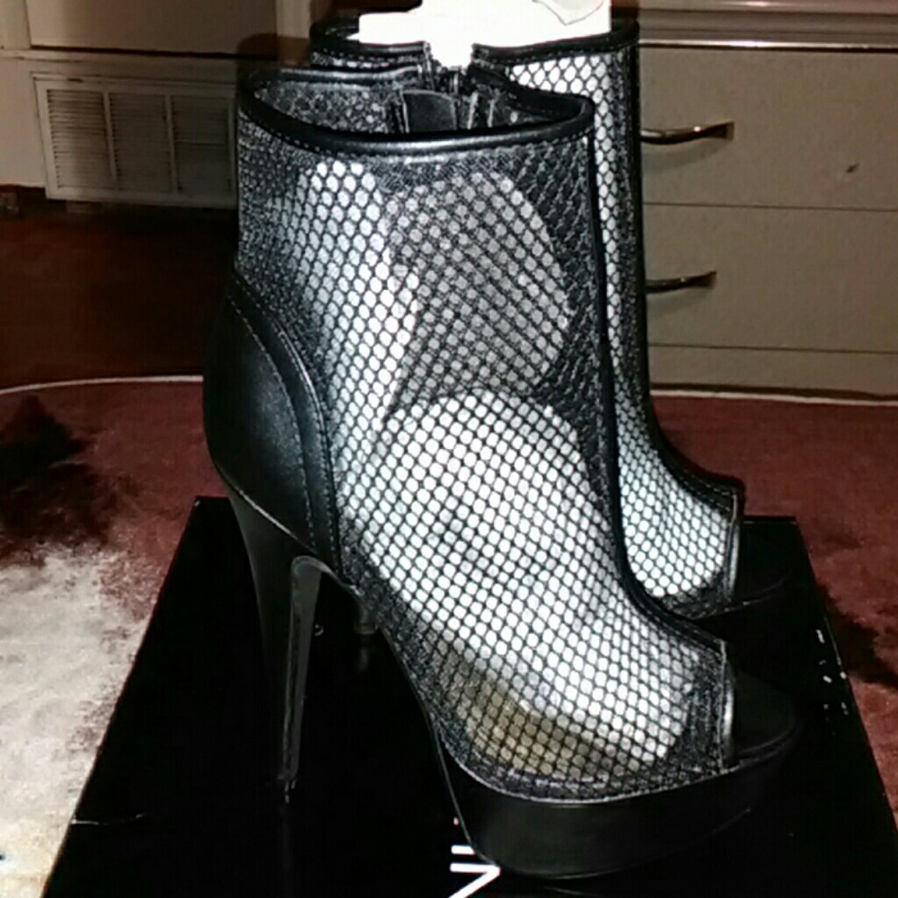 Heels - Picture 2 of 5