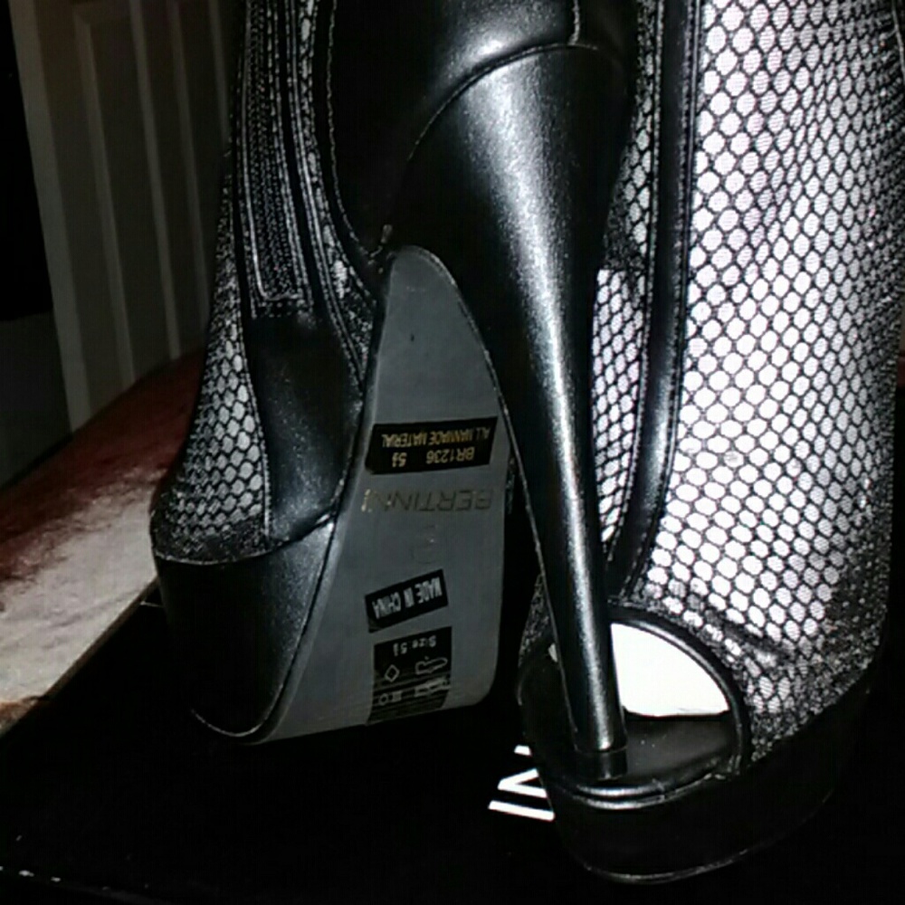 Heels - Picture 5 of 5